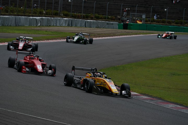 決勝レースがスタートした