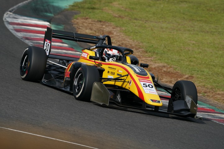 決勝2位は名取鉄平（B-MAX RACING TEAM）