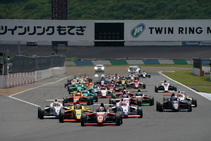 13周の決勝がスタートした