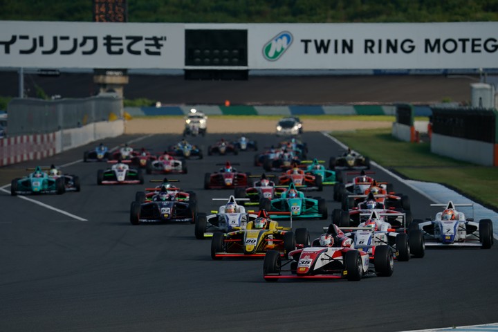 13周の決勝がスタートした