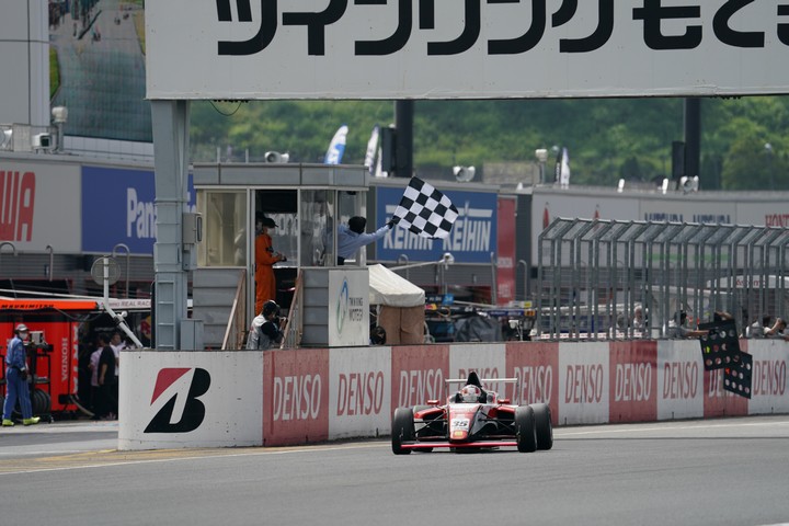 トップでゴールする野中誠太（TGR-DC RSトムススピリットF4）