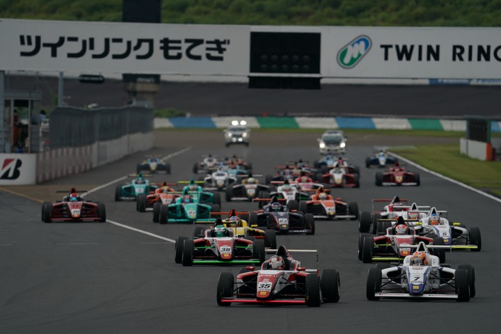 13周の決勝がスタートした