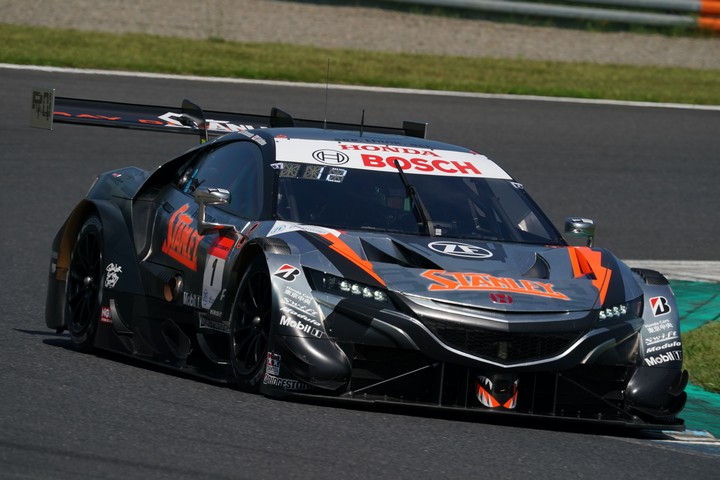 公式練習: GT500クラス2位の山本尚貴／牧野任祐組（1号車・STANLEY NSX-GT）