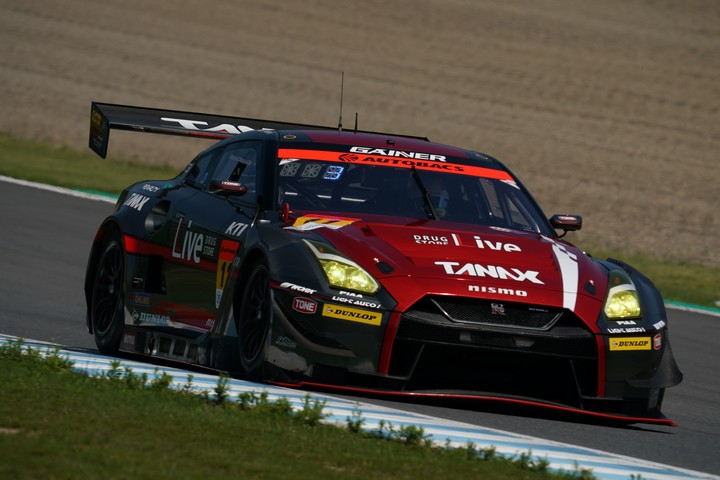 公式練習: GT300クラス3位の平中克幸／安田裕信組（11号車・GAINER TANAX GT-R）