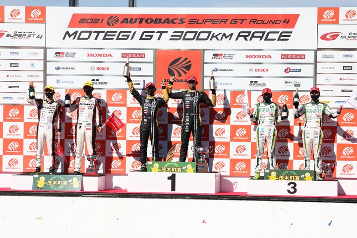 GT300クラスの表彰式