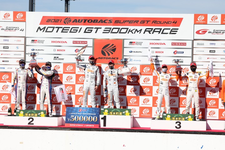 GT500クラスの表彰式