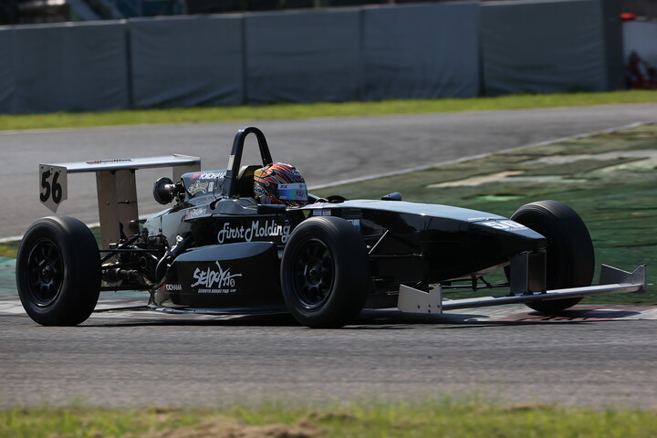 ポールポジションは佐藤巧望（MYST.KK-SII.制動屋.佐藤歯科）