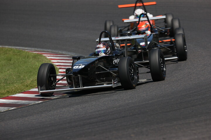 序盤の佐藤巧望、森山冬星、上野大哲のトップ争い