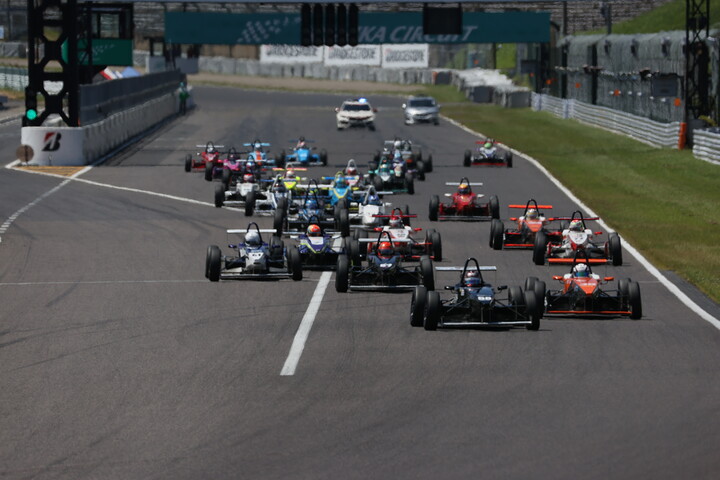 10周の決勝がスタートした