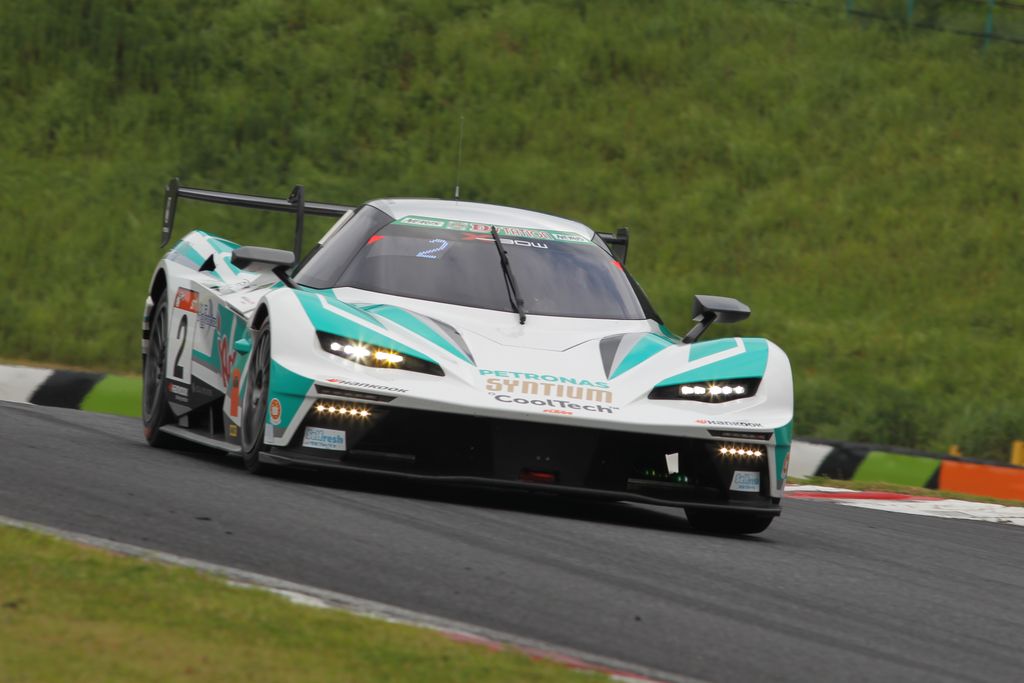 ST-1クラストップタイムは飯田太陽／高橋一穂／加藤寛規／吉本大樹組（2号車・シンティアムアップルKTM）