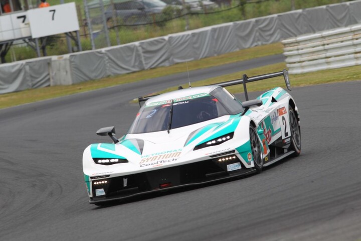 ST-1クラスポールポジションは飯田太陽／高橋一穂／加藤寛規／吉本大樹組（2号車・シンティアムアップルKTM）