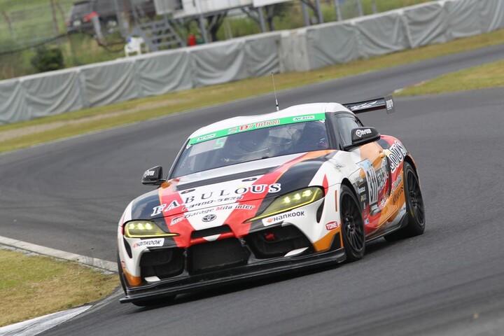ST-Zクラスポールポジションは鈴木宏和／佐藤公哉／塩津佑介組（311号車・FABULOUS GRMI GR SUPRA GT4）