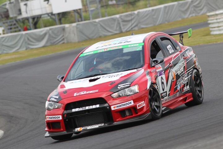 ST-2クラスポールポジションは冨桝朋広／菊地靖／大橋正澄組（6号車・新菱オート☆NEO GLOBE☆DXL☆EVO10）