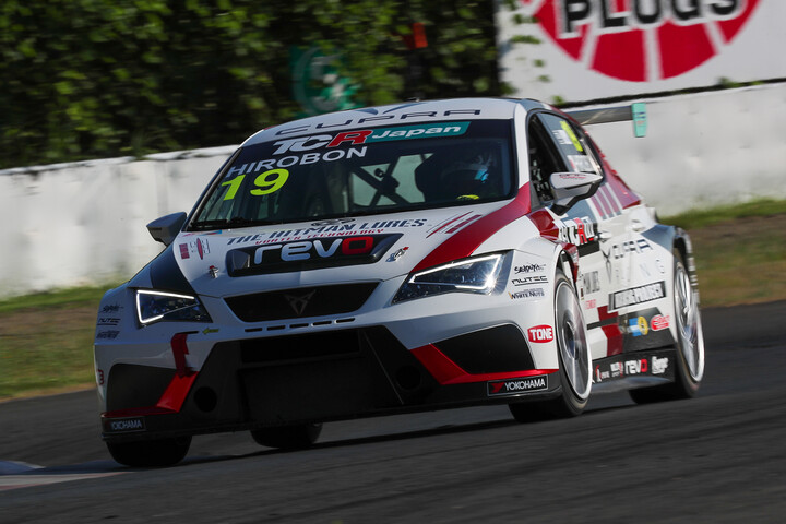 レース1: 決勝2位はヒロボン（バースレーシングプロジェクト【BRP】）