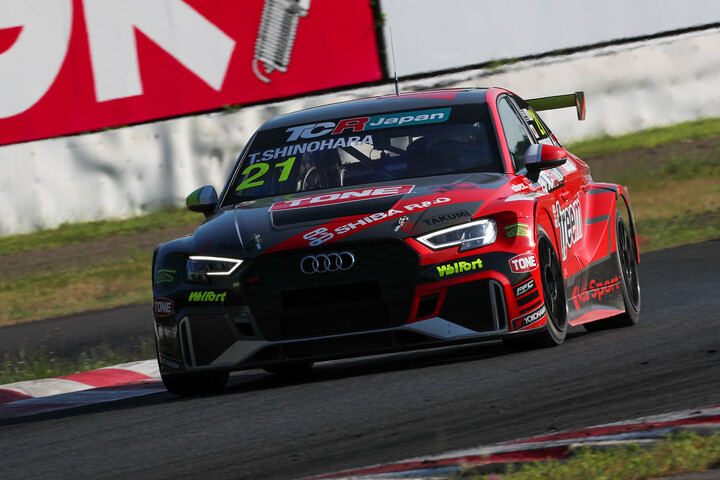 レース1: 決勝3位は篠原拓朗（Audi Team Hitotsuyama）