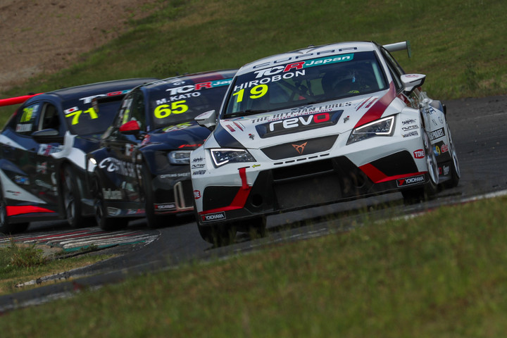 レース2: 決勝4位は後続を押さえきったヒロボン（バースレーシングプロジェクト【BRP】）