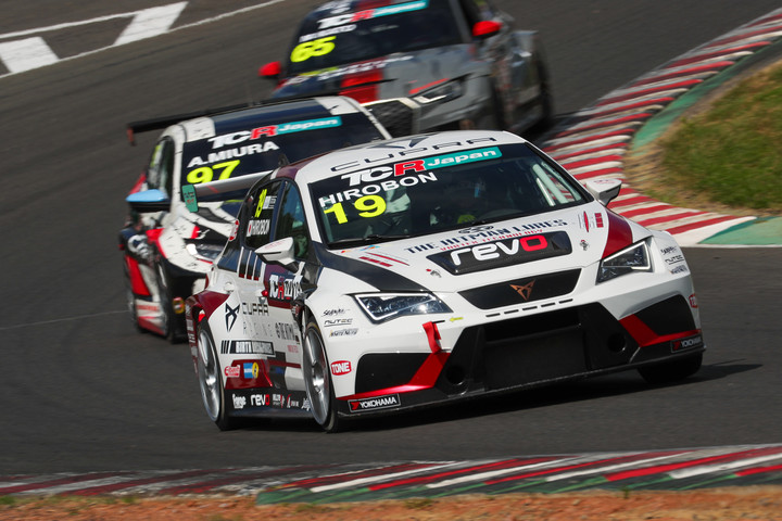 レース2: ヒロボンと三浦愛の3位争い