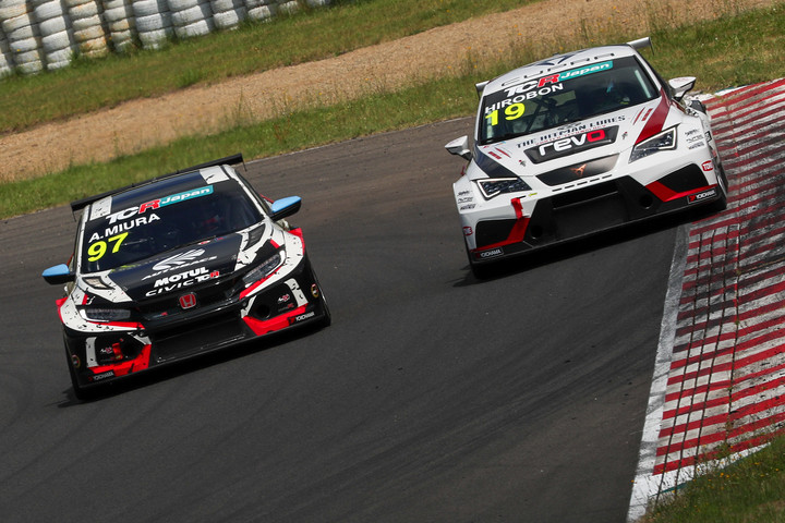 レース2: ヒロボンに並びかけた三浦愛