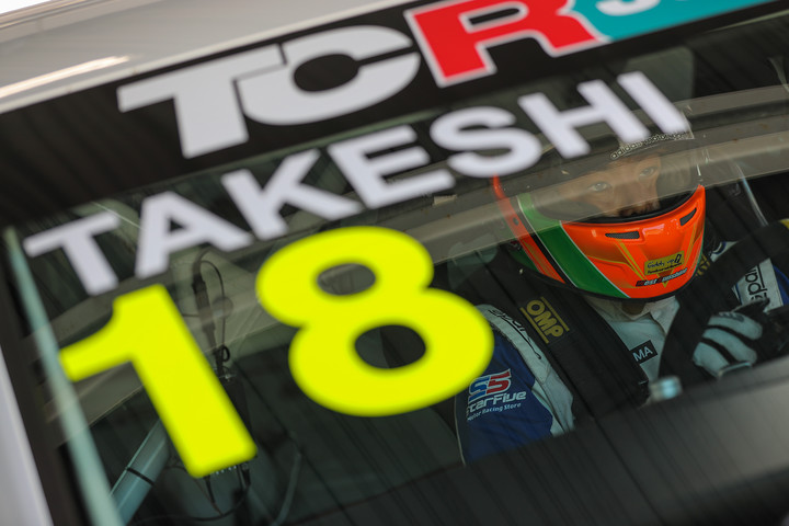 レース2: ポールポジションの松本武士（バースレーシングプロジェクト【BRP】）