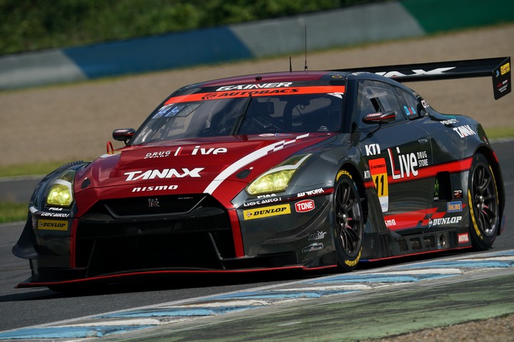 ノックアウトQ1: 平中克幸／安田裕信組（GAINER TANAX GT-R）