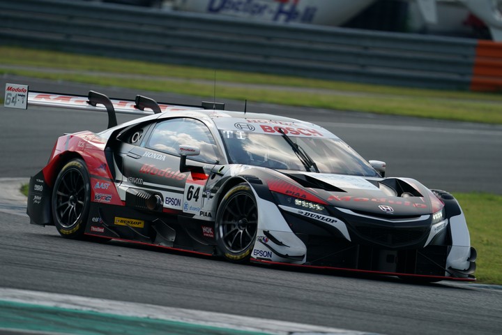ノックアウトQ2: 伊沢拓也／大津弘樹組（Modulo NSX-GT）