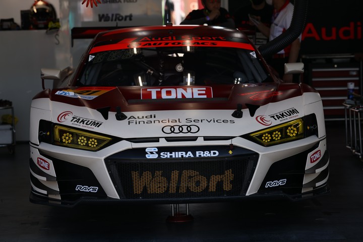 ピットビューイング: Hitotsuyama Audi R8 LMS