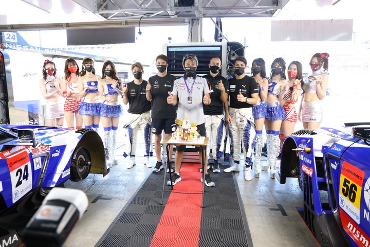ピットビューイング: 近藤真彦監督の誕生日パーティー（KONDO RACING）