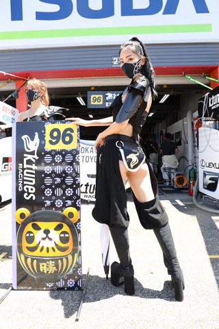 ドライバーアピアランス: レースクイーン