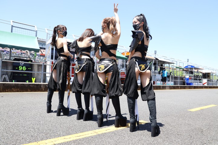 ドライバーアピアランス: レースクイーン