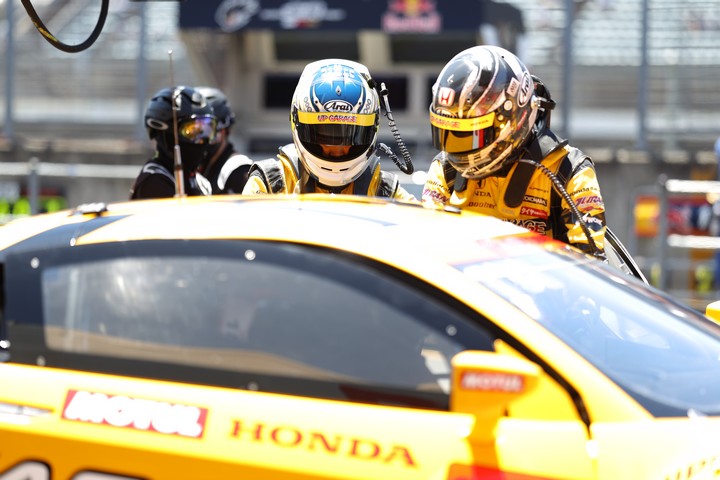 スタート進行: 小林崇志／名取鉄平組（TEAM UPGARAGE）