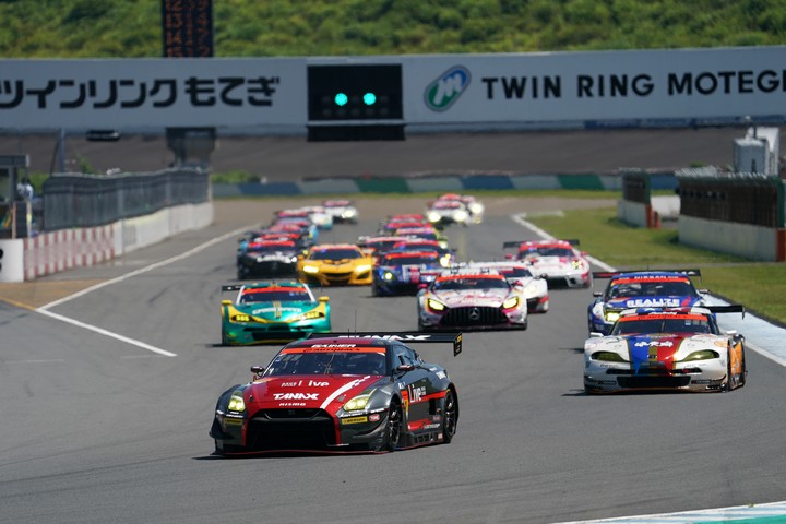 決勝レース: GT300クラスのスタートシーン
