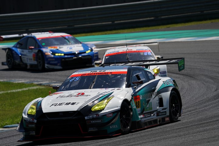 決勝レース: 田中勝輝／飯田太陽組（植毛ケーズフロンティアGT-R）