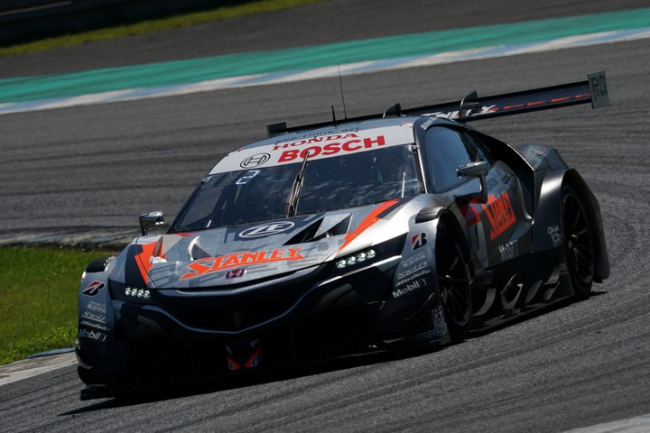 決勝レース: 山本尚貴／牧野任祐組（STANLEY NSX-GT）