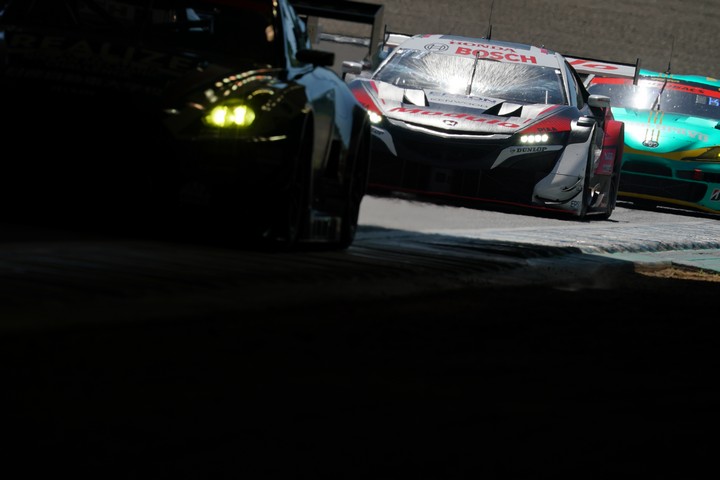 決勝レース: 山本尚貴／牧野任祐組（STANLEY NSX-GT）