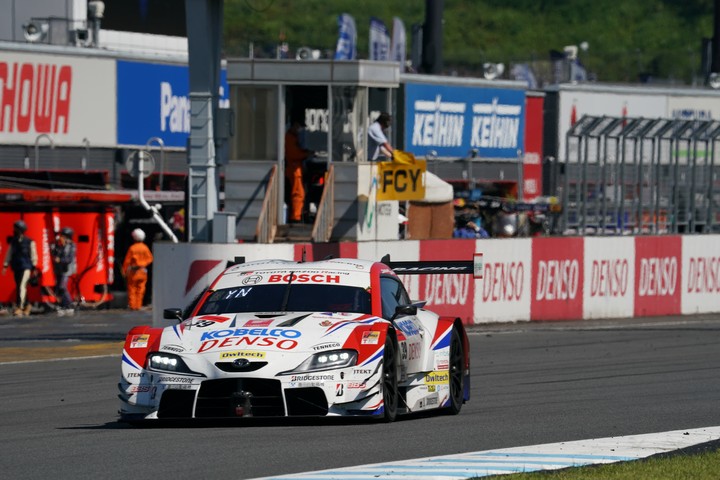 決勝レース: ヘイッキ・コバライネン／中山雄一組（DENSO KOBELCO SARD GR Supra）