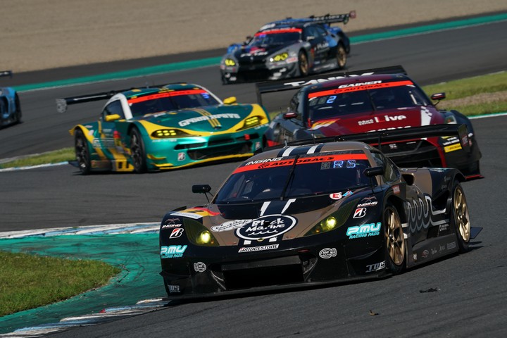 決勝レース: 加藤寛規／阪口良平組（muta Racing Lotus MC）