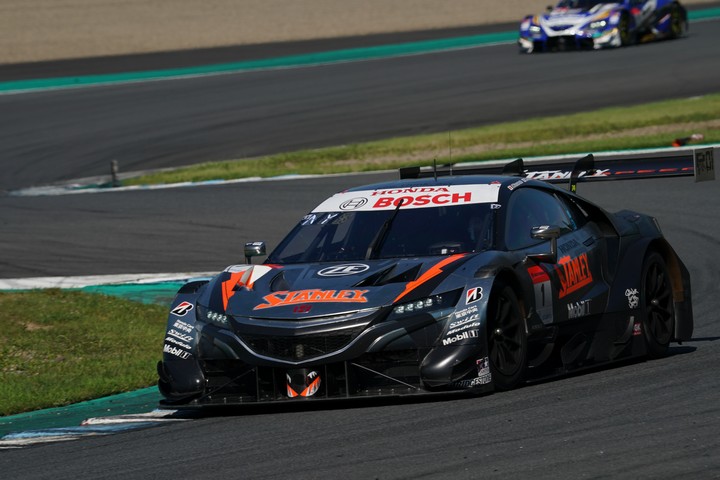 決勝レース: 山本尚貴／牧野任祐組（STANLEY NSX-GT）