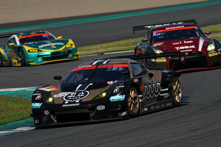 決勝レース: 加藤寛規／阪口良平組（muta Racing Lotus MC）