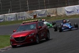 レースは途中セーフティーかが導入されリセットされる