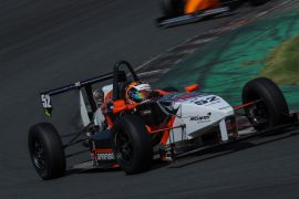 予選2位は安田航（Fガレージ&SウインズSII）