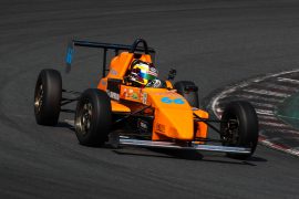 ポールポジションは野島遼葵（Deep-R・10V・ED）