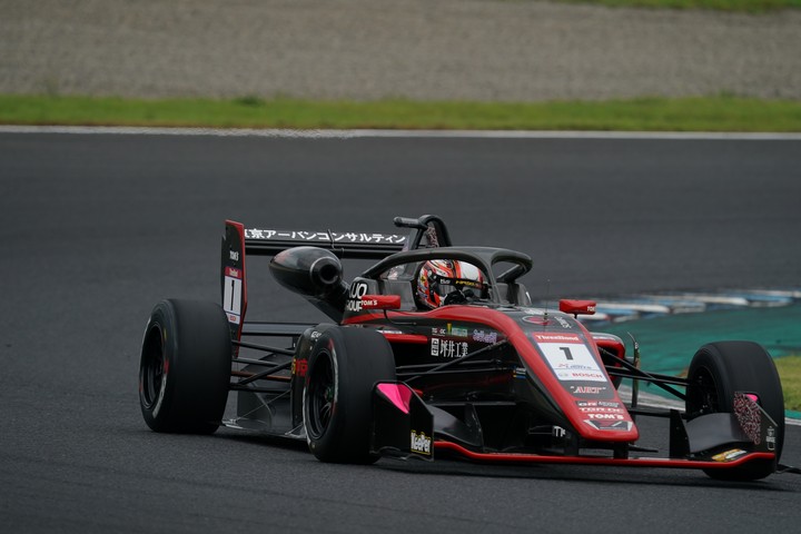 決勝3位は野中誠太（Kuoカローラ中京TOM'S 320）