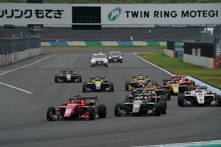 14周の決勝がスタートした