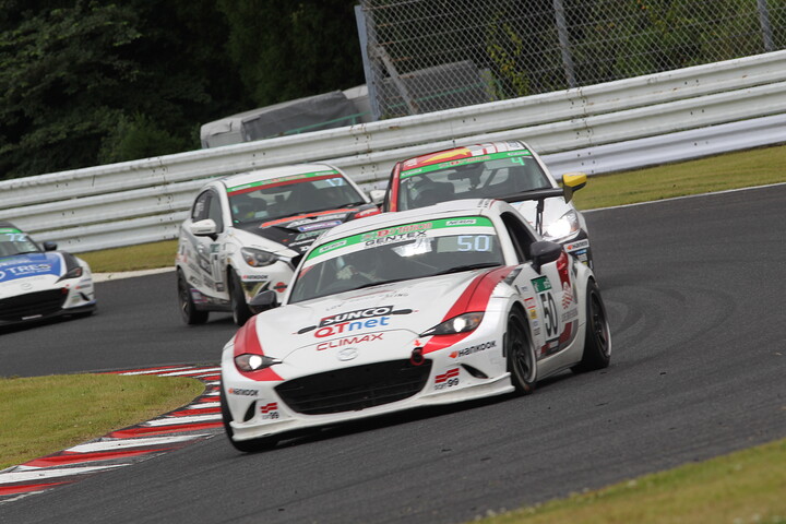 ST-5クラス優勝は山西康司／篠田義仁／松村浩之組（50号車・LOVEDRIVEロードスター）