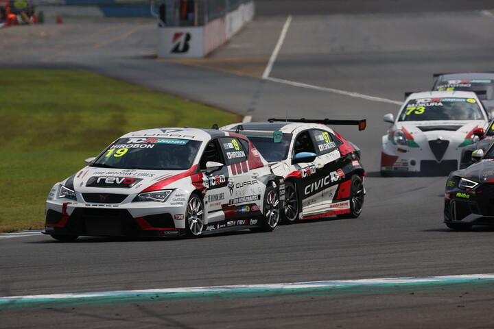 スタート直後1コーナーの争い