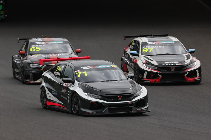 大山正芳（71号車）、加藤正将（65号車）、塩津佑介（97号車）のバトル