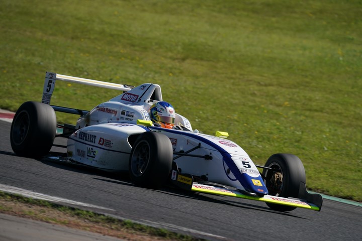 決勝3位は小出峻（HFDP/SRS/コチラレーシング）