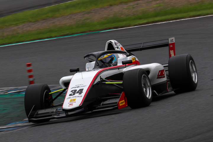 マスタークラス第5戦予選2位、第6戦ポールポジションの三浦勝（CMS F111）