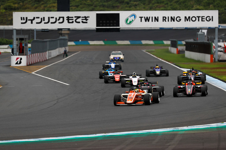 決勝レースがスタートした