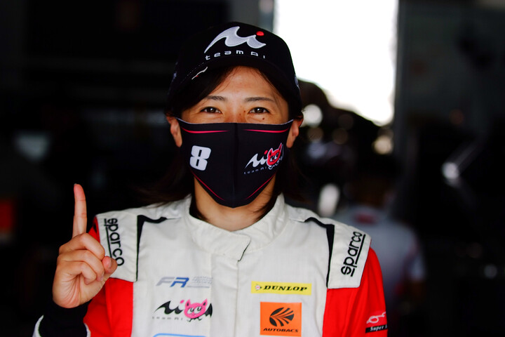 第7戦予選2位、第8戦予選3位、第9戦ポールポジションの三浦愛（Team Super License）